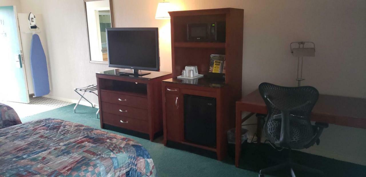 Huntingdon Motor Inn Bagian luar foto