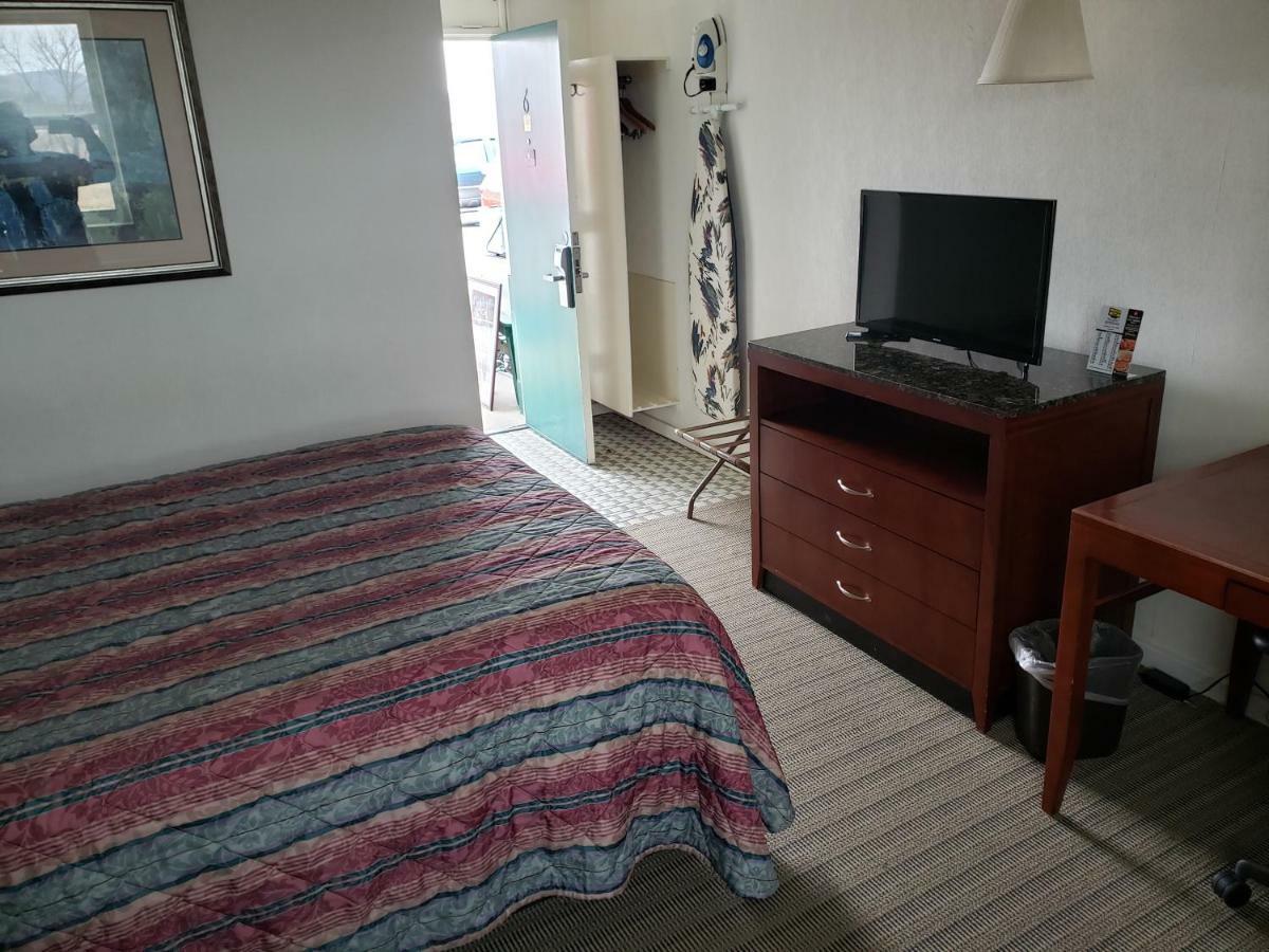 Huntingdon Motor Inn Bagian luar foto