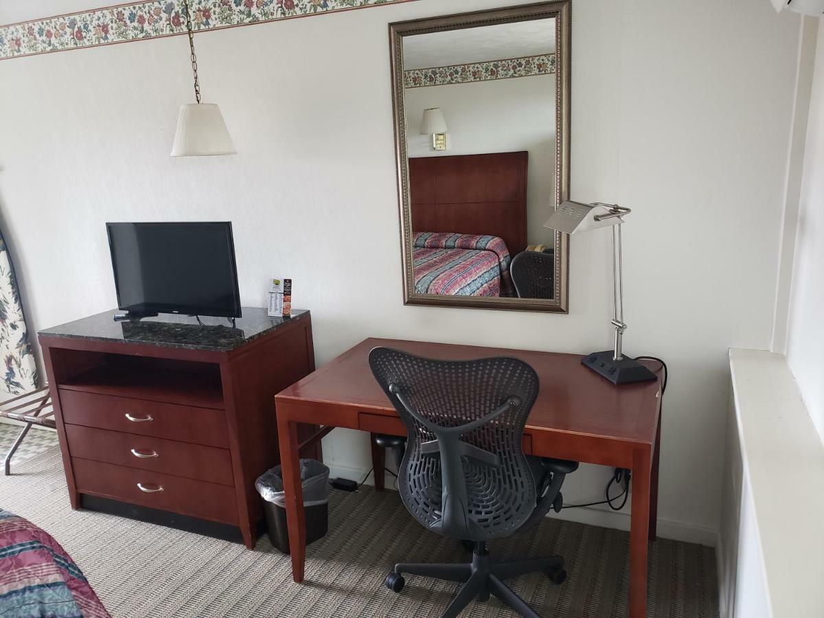 Huntingdon Motor Inn Bagian luar foto
