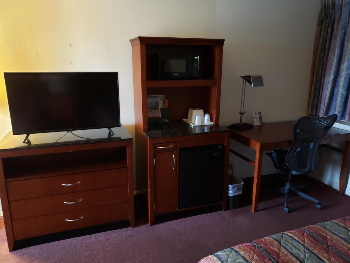 Huntingdon Motor Inn Bagian luar foto